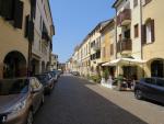 wir durchqueren die Altstadt von Castelfranco Veneto...