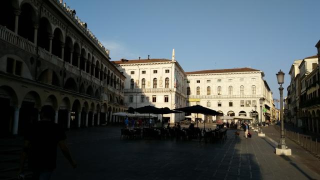 Padova besitzt drei sehr schöne Plätze. Die Piazza delle Erbe, Piazza della Frutta und die Piazza dei Signori