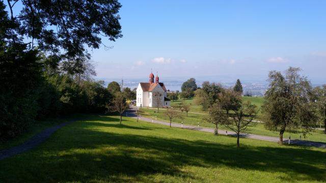 bei der schmucken Kapelle St. Verena. Der Barockbau wurde zwischen 1705 und 1710 errichtet