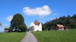 wir besuchen die schöne Kapelle und wandern danach weiter RIchtung Zug