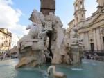 mitten auf dem Platz die Fontana dei Quattro Fiumi 1649 von Bernini erbaut