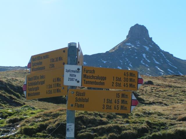 Wegweiser bei der Spitzmeilenhütte