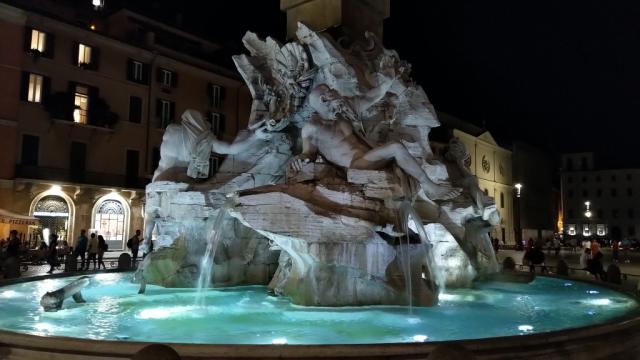 ...und bestaunen die Fontana dei Quattro Fiumi = Ganges, Donau, Nil und Rio de la Plata