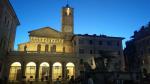 vorbei an der beleuchteten Basilica Santa Maria in Trastevere...