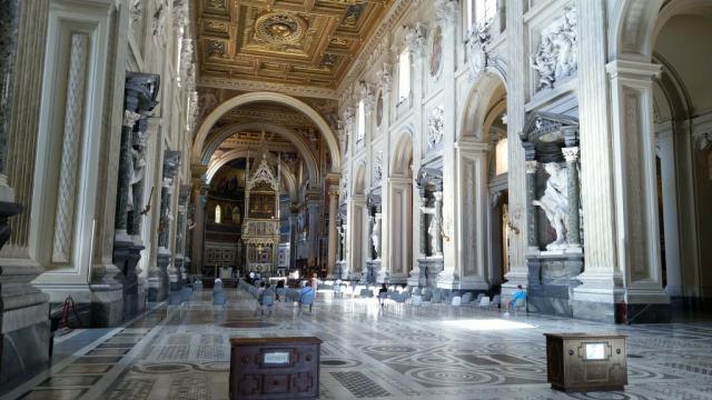 wir verlassen die Lateranbasilika, die ranghöchste der vier Basilicae maiores in Rom...
