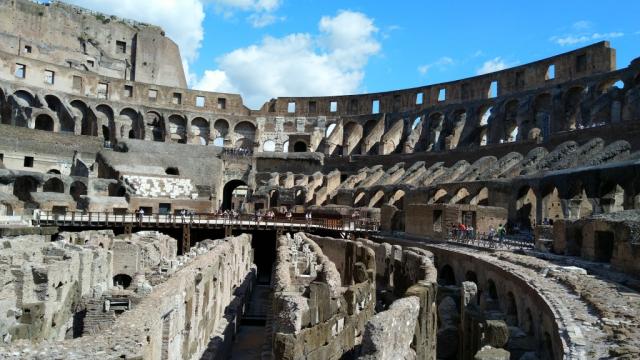 unter dem Platz, ein Labyrinth an Gängen und Zellen, für die Gladiatoren und die Tiere