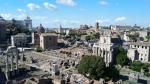 links der Tempel von Castor und Pollux, der Septimius Severus Bogen und die Curia