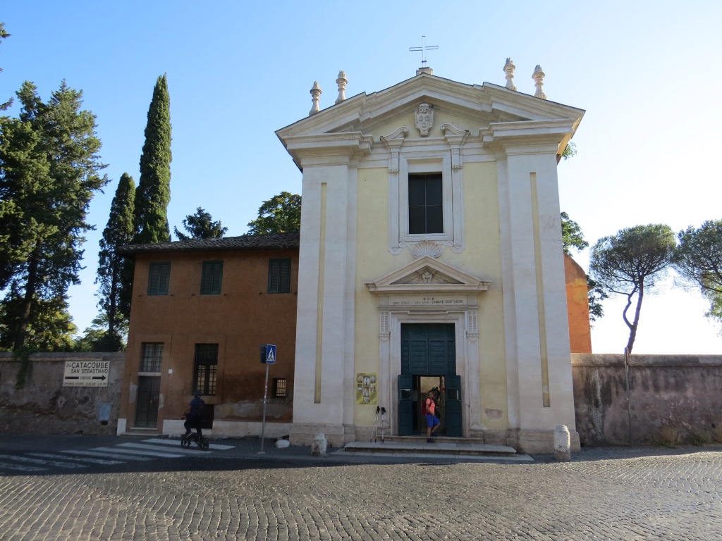 nach ein paar Schritten erreichen wir die Kirche "Domine Quo Vadis"