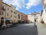 die schöne Piazza della Libertà mit seinen Ristoranti und Bars