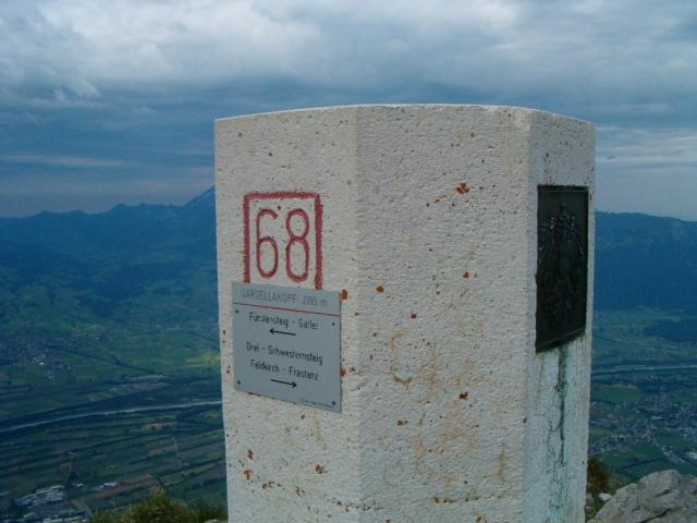 Grenzstein auf dem Garsellakopf 2105 m.ü.M.