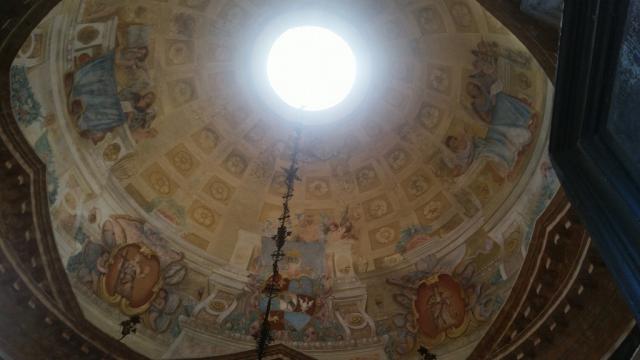 das Innern der Kirchen und der Grundriss, wurde den 7 Pilgerkirchen Roms (Siebenkirchenwallfahrt) nachempfunden