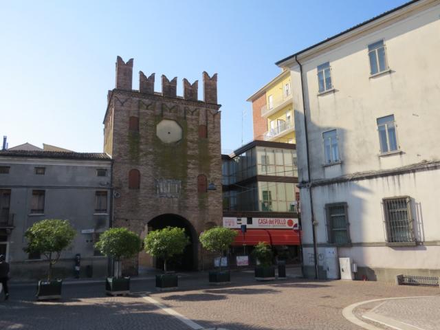beim mittelalterlichem Stadttor Porta San Bortolo