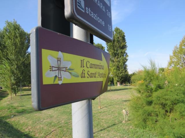 ab Ferrara wandern wir wieder nur auf dem Cammino di Sant' Antonio. Die Via Romea biegt ab Ferrara Richtung Meer