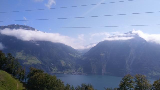 die Aussicht bleibt weiterhin wunderschön. Links der Fronalpstock, rechts der Rophaien. Beide schon bestiegen