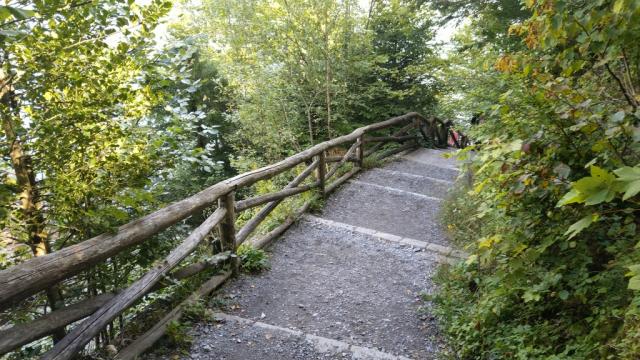 wir verlassen die Rütliwiese, und laufen hinunter zur...