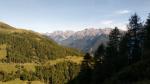 auf der anderen Talseite des Inn, türmen sich die Engadiner Dolomiten in den Himmel