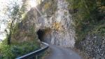 der Weg führt uns kurz durch einen Tunnel