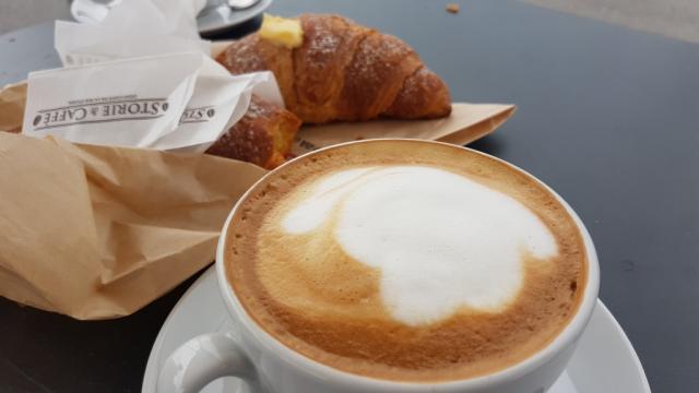 für uns eine feste Gewohnheit. Das geniessen von einem feinem Italienischem Kaffee und einer Brioche