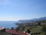 das Panorama wird immer schön. Wir Blicken hinunter zur Küste und Richtung Sanremo