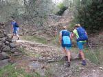 schweisstreibend führt uns der Wanderweg aufwärts...