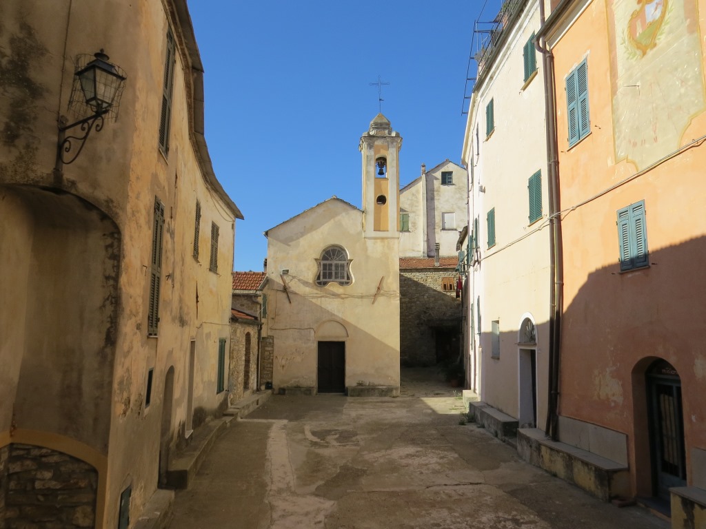 ...nach Torrazza mit seiner kleine Kirche San Gottardo