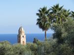 der Glockenturm der Chiesa San Giacomo von Diano Calderina dient uns als Wegweiser