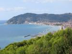 ...blicken wir zurück nach Diano Marina und San Bartolomeo al Mare wunderschön