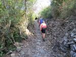 auf der anderen Seite der Eben führt uns der Wanderweg danach wieder aufwärts