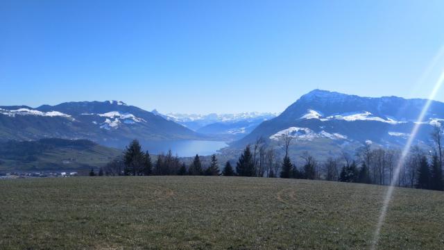 weiter nach rechts erblicken wir den Wildspitz, die beiden Mythen und die Rigi