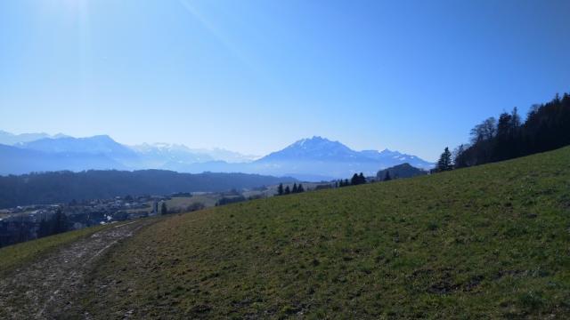 Stanserhorn, die Berner Alpen und rechts der Pilatus