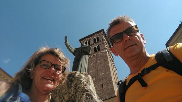 Erinnerungsfoto aufgenommen vor der Kathedrale von Rieti