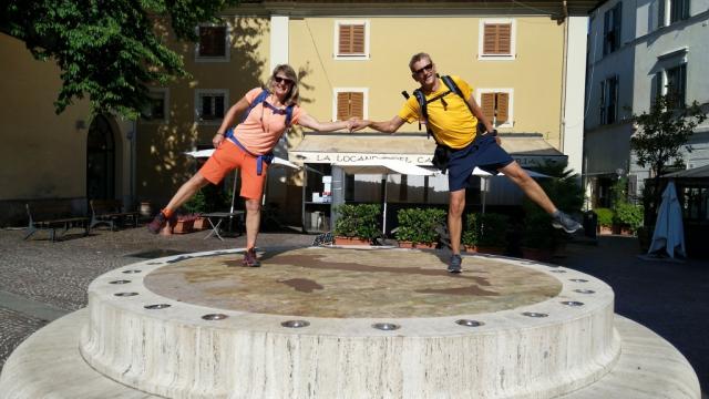 wir stehen direkt auf dem Mittelpunkt von Italien