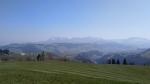 das Panorama auf die Alpenkette und das Mittelland ist prächtig