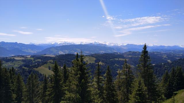 der Bergkranz der Berner Alpen mit Eiger, Mönch und Jungfrau