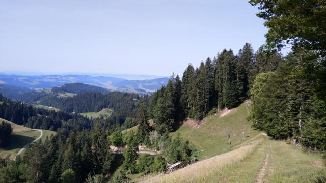 auch auf dieser Etappe ist die Wegführung des Alpenpanoramaweg eine Wucht