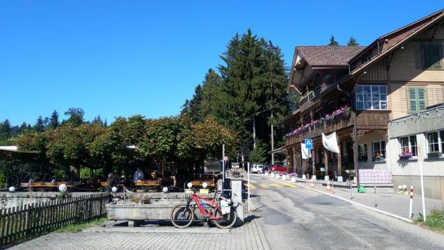 wir erreichen Waldhäusern mit dem gleichnamigen Restaurant