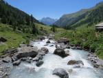 nach der Mittagspause überqueren wir den Bach Tasnan und wechseln gleichzeitig die Talseite