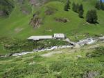 Blick zu den Alphütten der Alp Valmala wo wir frischen Käse geniessen konnten