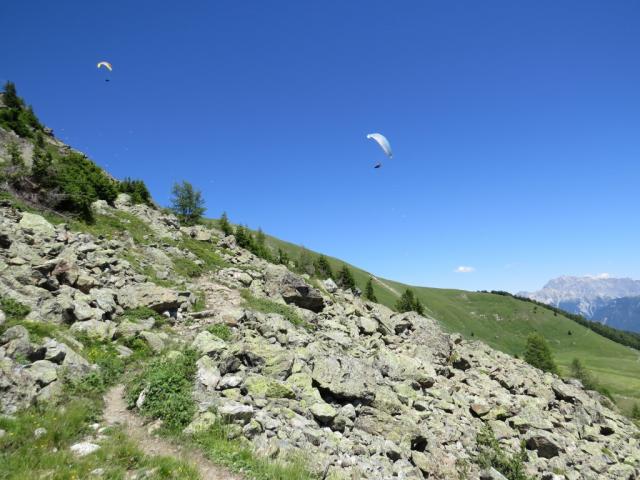 wir durchqueren die steile Bergflanke des Piz Clünas den wir schon besucht haben