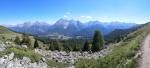 wie eine Perlenkette schön aufgereiht die Engadiner Dolomiten