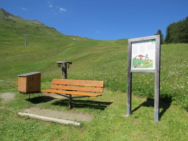 hier beginnt der Flurinaweg der zur Bergstation Motta Naluns führt