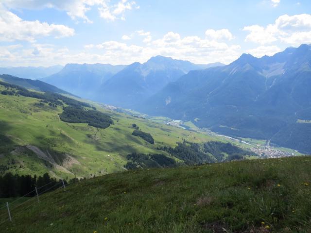 die Aussicht auf das Inntal ist gewaltig. Sent unser erstes Tagesziel ist auch gut erichtlich