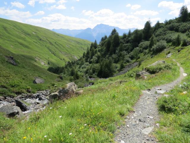 wir lassen Jonvrai hinter uns und biegen recht ab ins Val Clozza und Richtung Vastur