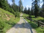 auf fast gleichbleibender Höhe erreichen wir Chant Sura 1729 m.ü.M.