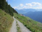 der Blick dehnt sich auf den letzten Teil des Unterengadin und auf die Schweiz-Italienische Grenze