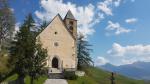 zuoberst am Dorf steht die 1515 erbaute schöne Kirche San Plasch . Schon im mittelalter stand hier eine Kirche