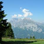 Urirotstock mit Wolken