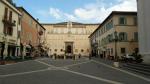 die schöne Piazza della Libertà mit seinen Ristoranti und Bars