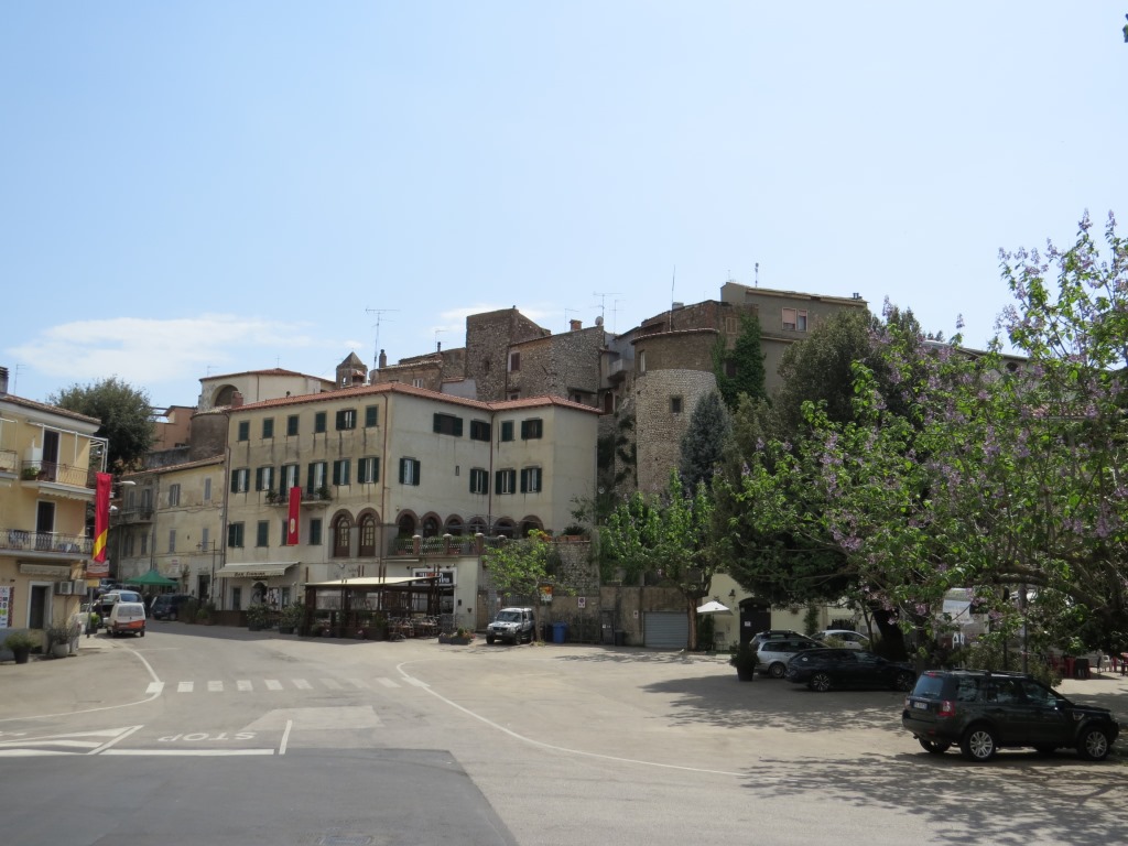 die kleine Altstadt von Cori. Hier endet unsere heutige Etappe. Es geht wieder zurück nach Sabaudia