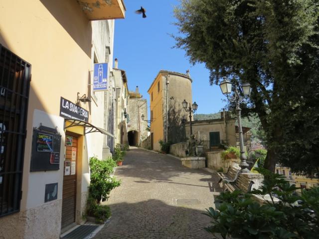 ...und starten in der Altstadt von Cori unsere heutige Wanderung